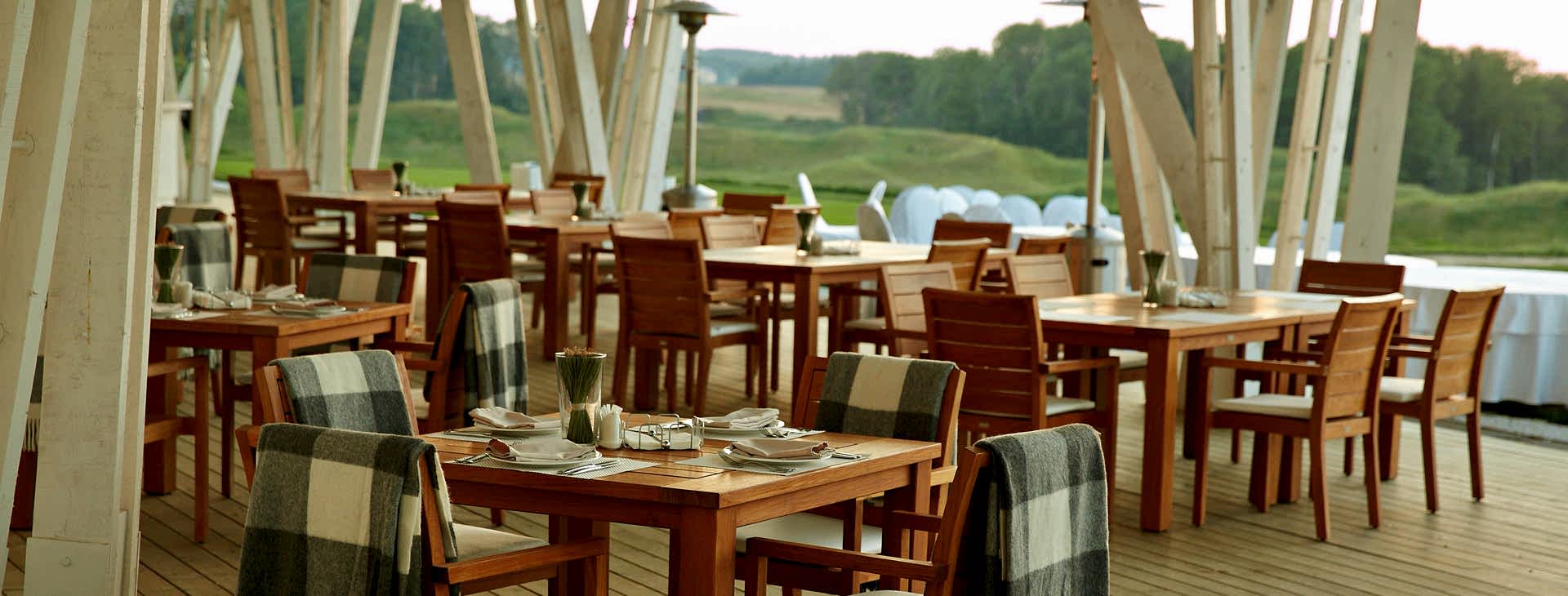 Ресторан в клубном доме Links National Golf Club
