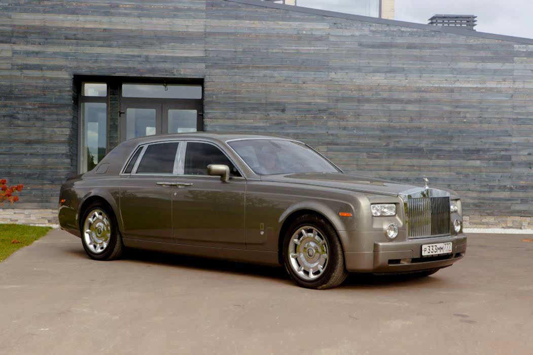 Links Rolls Royce 2